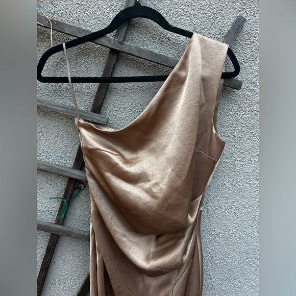 Bec + Bridge THE DREAMER ASYM DRESS in golden New with Tags! - Picture 6 of 12